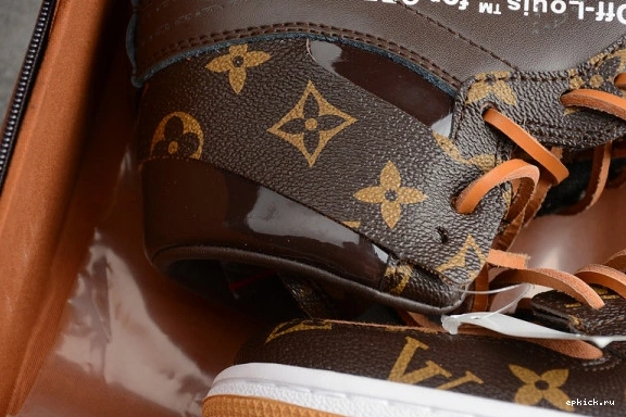 Rep EP 1 AQ0818-158 AIR JORDAN O-W -LouiV CASE) (WITH AQ0818-158 0108